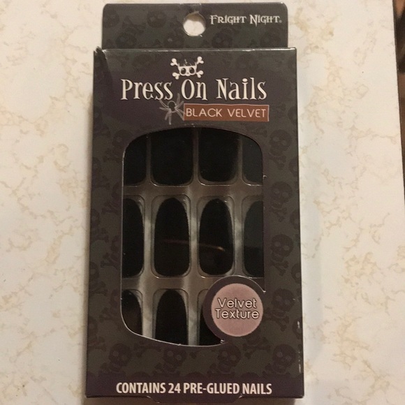 Fright night nails and eyelashes - Picture 3 of 3